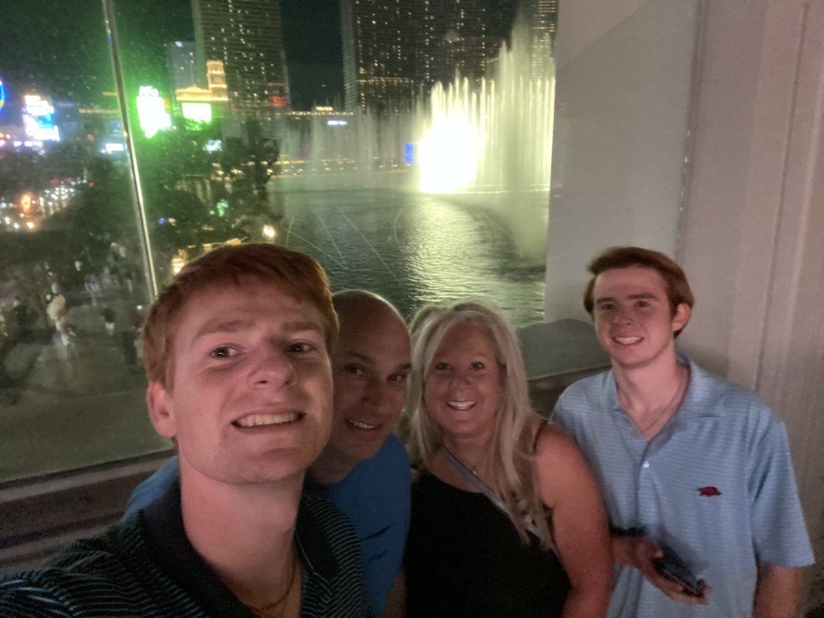 MereTays2's tweet photo. Fall break in Las Vegas with my boys. 😊❤️ https://t.co/mPCaBecRNY