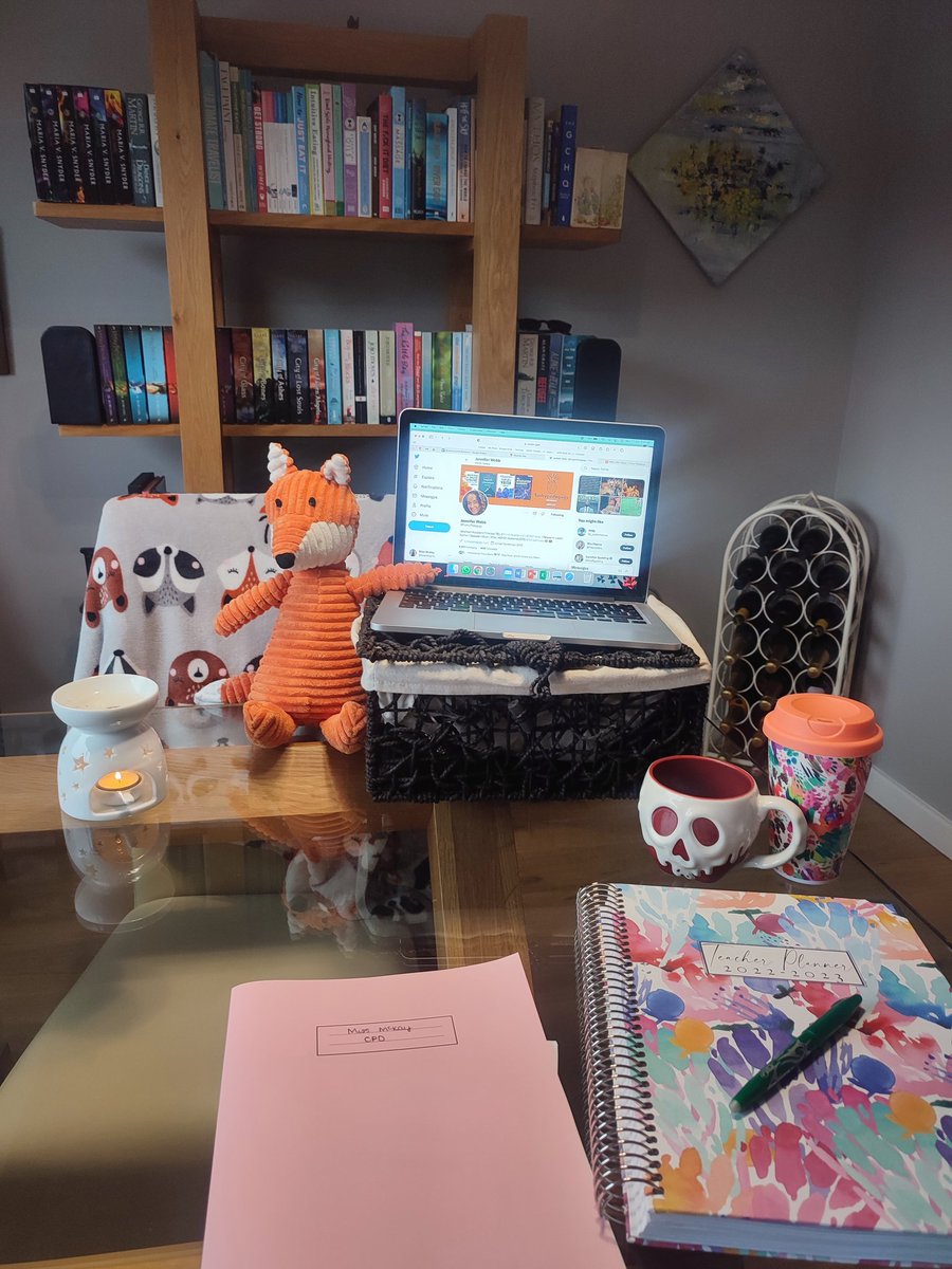 All set up for 'How to Teach Writing' course 🤩 <a href="/FunkyPedagogy/">Jennifer Webb</a>