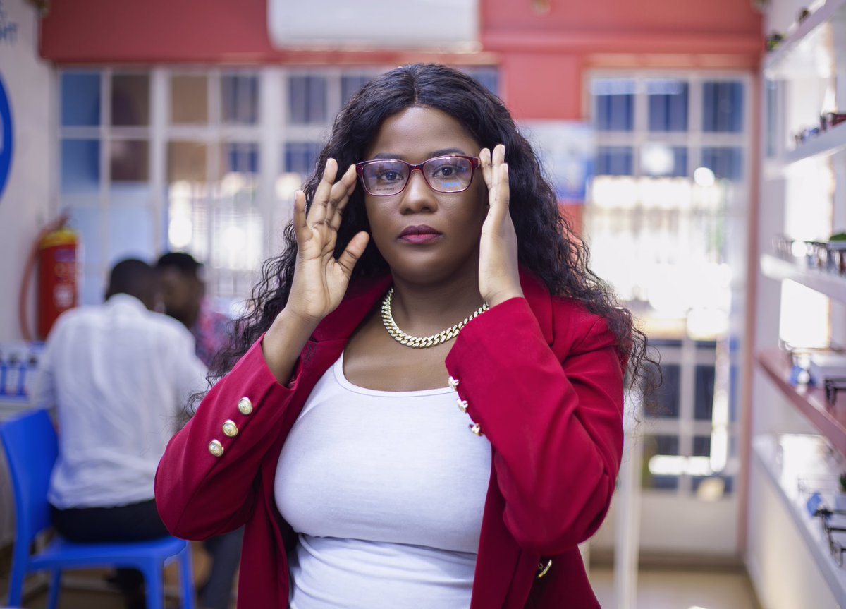 It’s Monday😃
Let’s kickstart your week with a pair of stylish and affordable eyeglasses to help you work with more productivity and efficiency 🙌🏽
Eyeglasses + Frames @ 3,400bob only! 

Book your free vision test today.
#lapaireglasses #getlapaired🤓 #mondaymotivation