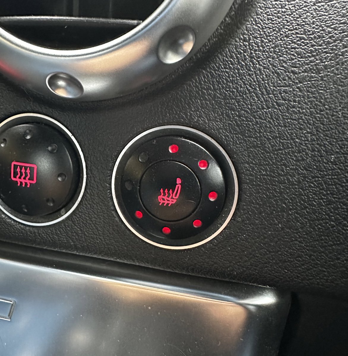 jamiebsmith's tweet photo. My favourite part of getting in the car in the morning #warmbum https://t.co/LQ85HVz1U6