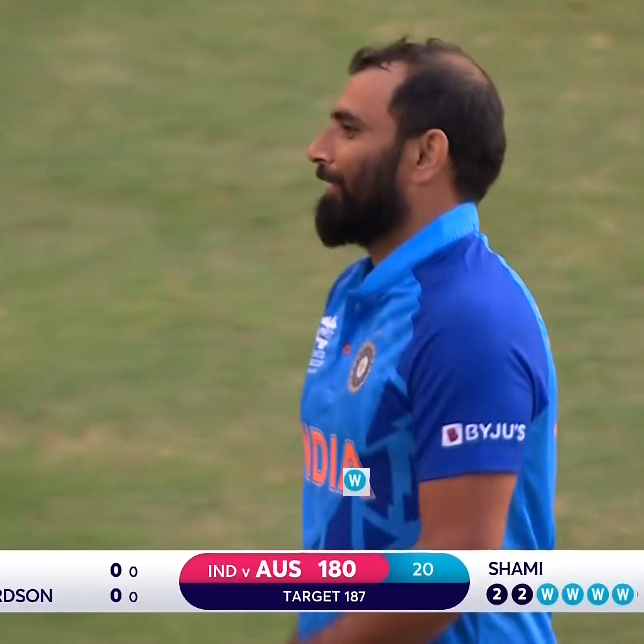 Cricketracker's tweet photo. .@MdShami11 with a jaw-dropping final over in the warm-up game🤩
📸: Disney + Hotstar https://t.co/ORFLcsXdVz