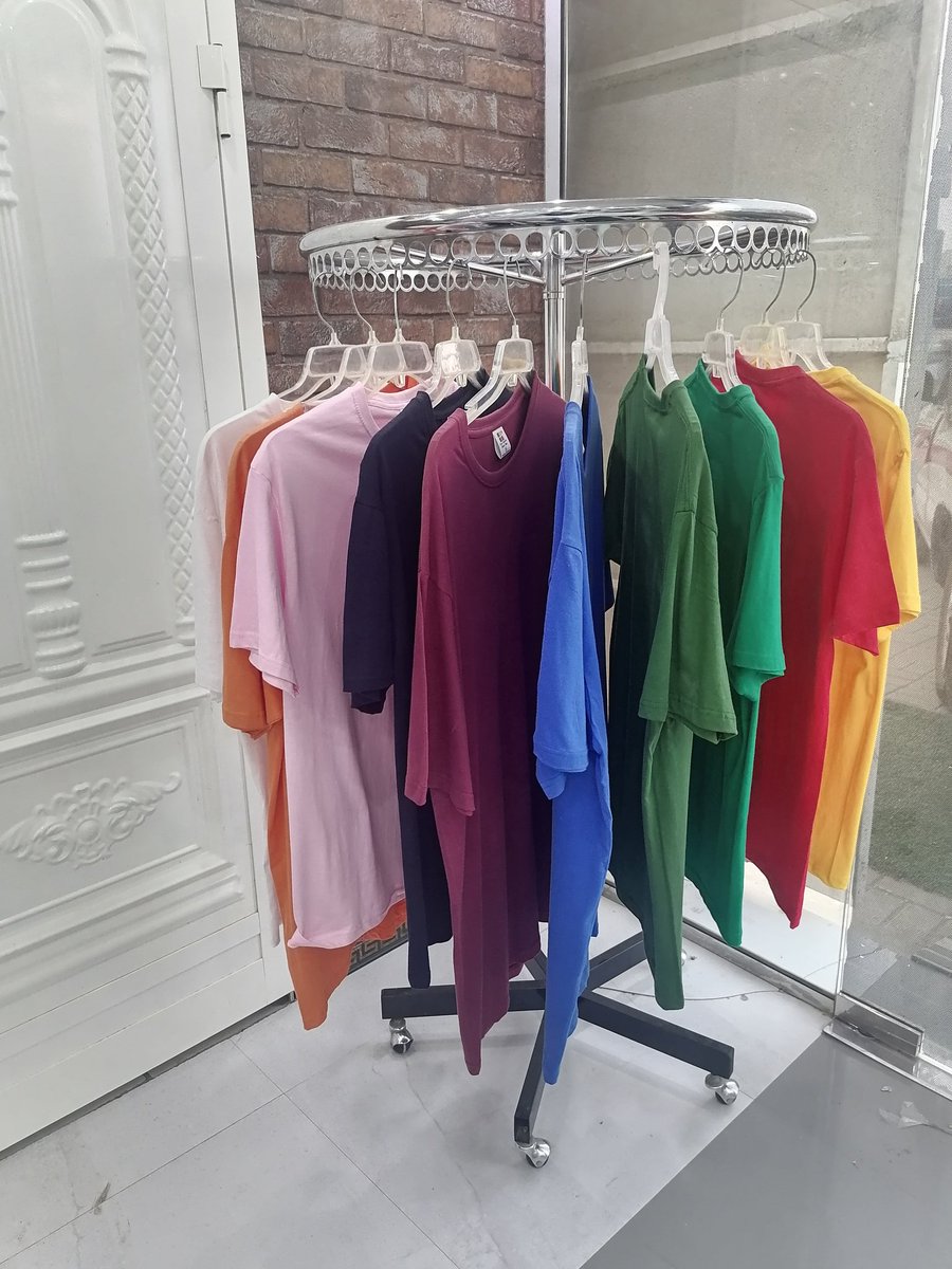 king_saraz's tweet photo. @RealTalkFadzie Good Quality Plain T-shirts 👕
All colours and Sizes available
$3
SHOP #10 J Way Mall Opposite OK Julias Nyerere
Call/App +263716079889 https://t.co/eH60zl5KKV