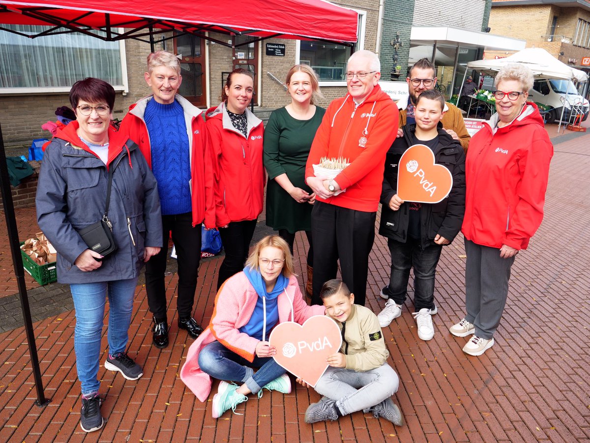 PvdABrunssum's tweet photo. ⏰ 17 oktober ⏰

Afgelopen zaterdag vroegen we extra aandacht voor (stille) armoede, want vandaag is het de internationale dag van de armoede. Samen tegen armoede! 💪🏼🌹

Foto’s: Foto's Brunssum
#brunssum #pvda #dagvandearmoede https://t.co/rE9fqpM6IT