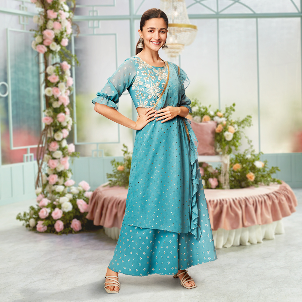 AureliaWoman1's tweet photo. Sway the dance floor in the latest Aurelia Insta-Sarees for a whole new vibe of celebrations.

@aliaa08  

Hit the link https://t.co/erSQsu4hv7 to shop the entire range.

#AliaforAurelia #AliaBhatt #IndianFashion #FestiveSeason #BeComplimentReady #BeFestiveReady #InstaSaree https://t.co/qNjBxBrPmp
