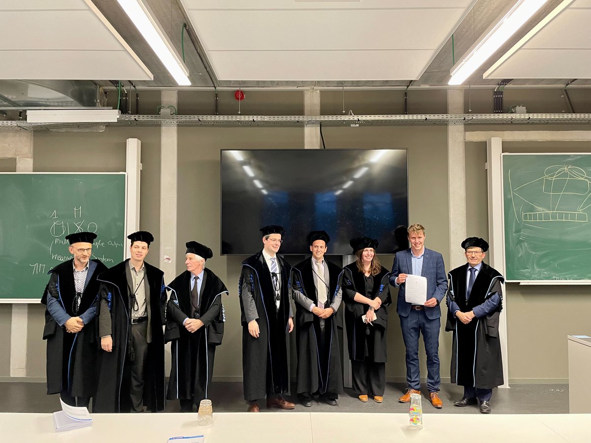 NetworkedSystem's tweet image. We&apos;re also proud to have another one, Dr. Sibren De Bast, who managed to defend his PhD dissertation titled &quot;User Localisation in Massive MIMO Networks&quot;. Proficiat! 👏👏

#phd #phddefense #massivemimo #kuleuven