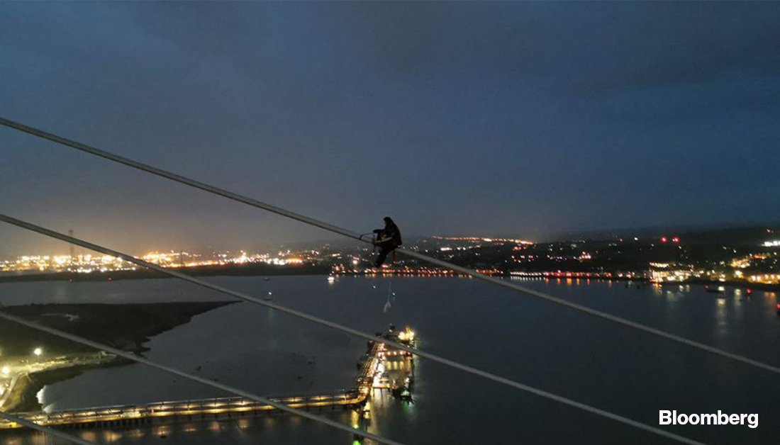 Bloomberg UK on Twitter "Images emerge after Just Stop Oil activists