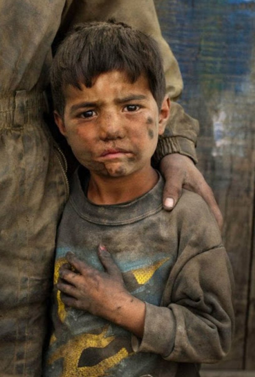 هەموو فەلسەفەو مەعریفەی دونیا ، بۆ فەقیر کولێرەیەکی گەرم ناکات .