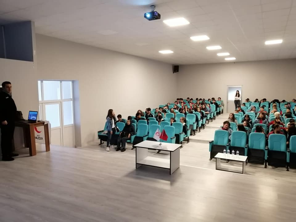 KepsutBelTr's tweet photo. Kepsut Belediyesi ve Kızılay Kepsut Temsilciliği ile birlikte gençlerimize iklim değişikliği ve verimli su kullanımı ile ilgili sunum yapıldı. https://t.co/3I0MIIB0Zb