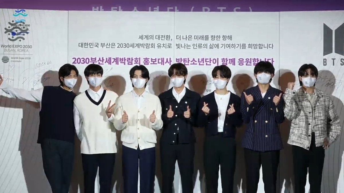 Jeyqey97's tweet photo. Sedih mah sedih, tp ya mau gimana lagi wkwk😆 gpp kok ntar kalian pasti bakal update rambut botak yg lucu bgt kan?😆😭 3 taun bentar kan? Wkwk sehat semua yaa😄💜

WE WILL WAIT FOR YOU
WE LOVE YOU BTS
Bangtan
Army
Seokjin
Bighit https://t.co/Q7Y6CpQVGN