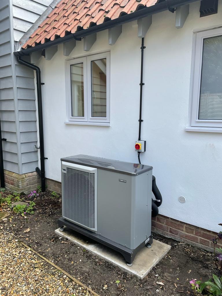 betateach's tweet photo. In the race to decarbonising heating, leading #betatalk #heatarchitect @swebster56 is the Usain Bolt
here are some recent projects #valuegoodengineers
#EnergyCrisis #energy #HeatPumps #EnergyTransition #energytwitter https://t.co/xPg9WekWGW