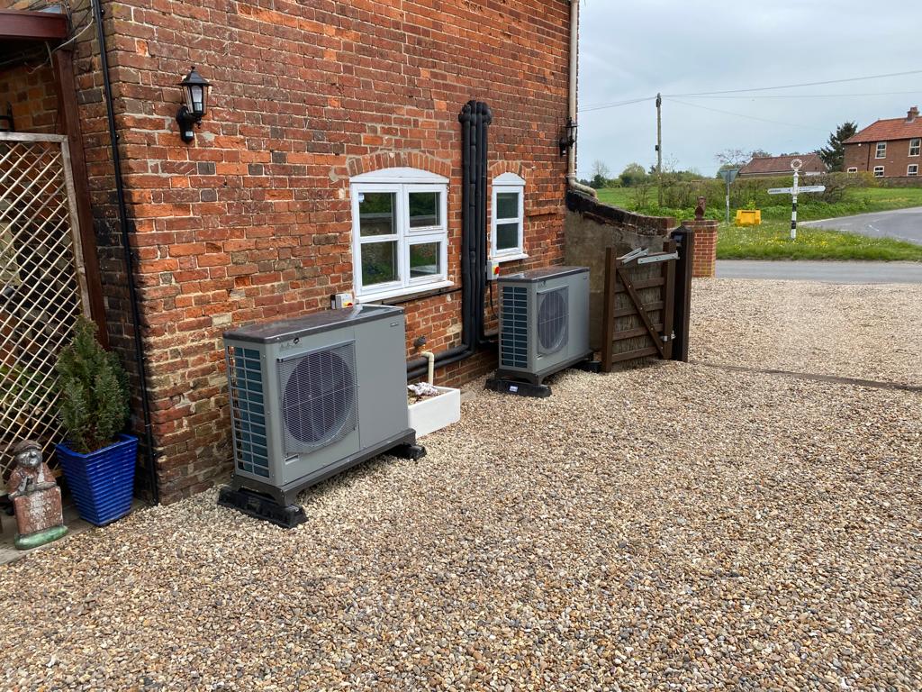 betateach's tweet photo. In the race to decarbonising heating, leading #betatalk #heatarchitect @swebster56 is the Usain Bolt
here are some recent projects #valuegoodengineers
#EnergyCrisis #energy #HeatPumps #EnergyTransition #energytwitter https://t.co/xPg9WekWGW
