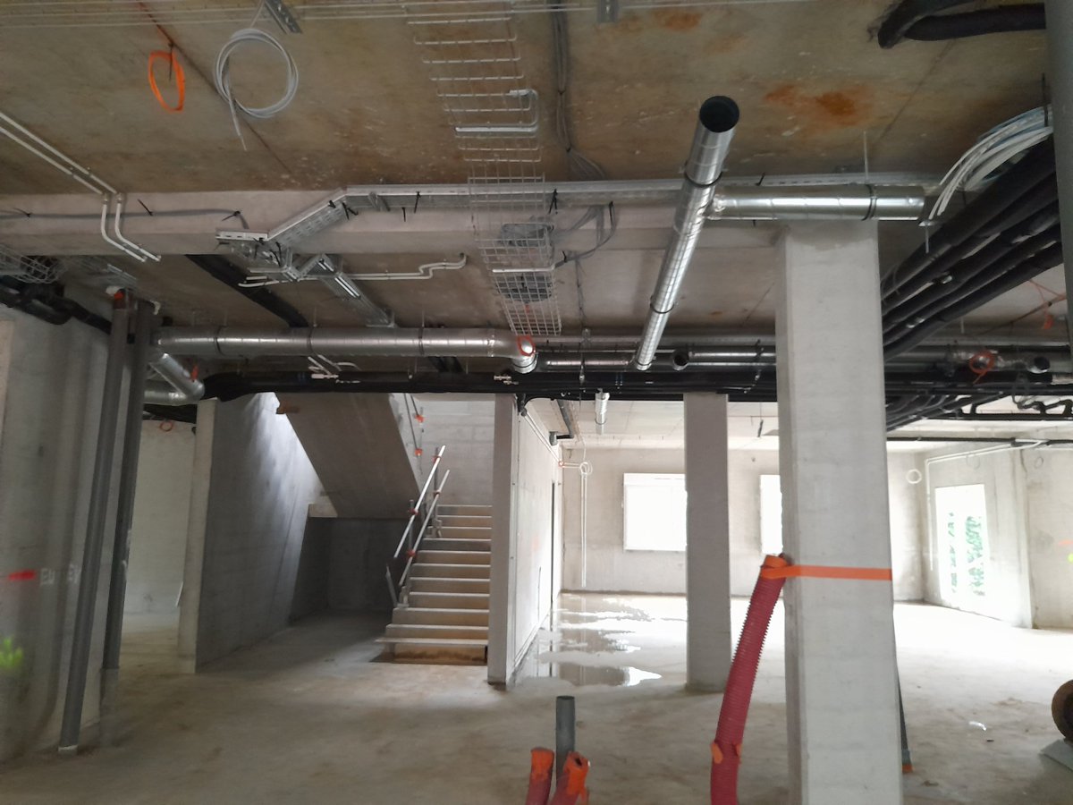 anne_manach's tweet photo. Dans le cadre des #coulissesdubâtiment événement organisé par la @FFBSarthe, visite d'un chantier avec des demandeurs d'emploi intéressés par le métier de plombier. Merci à  l'entreprise Lhermenier pour sa disponibilité. https://t.co/yUK0GV0jwP