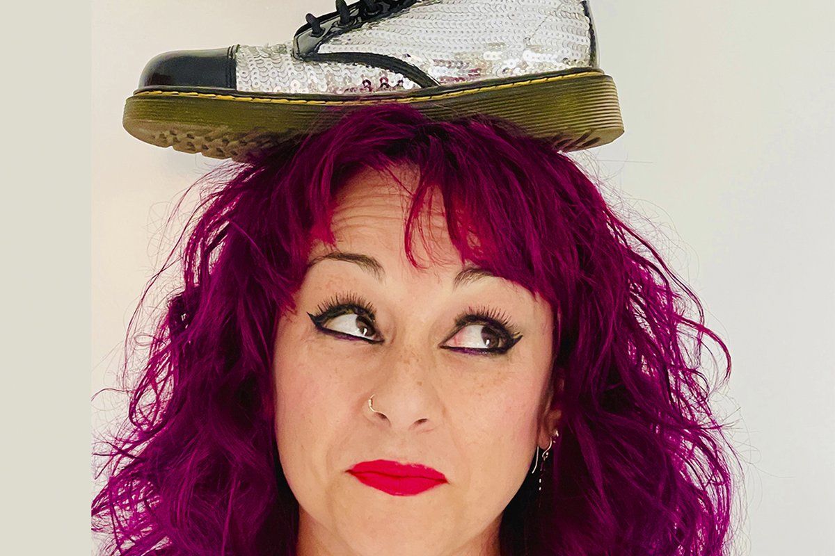 PROMO - 'Ejercicios de filosofía para caer de pie' 📚

Primera vez de <a href="/conchitapigna/">Conchita Piña</a> en un escenario y por la puerta grande con la dirección de #JuanCarlosRubio en el <a href="/teatrolara/">Teatro Lara</a>.

Información y entradas para esta pirueta filosófica convertida en verso👉 bit.ly/3en5mpg