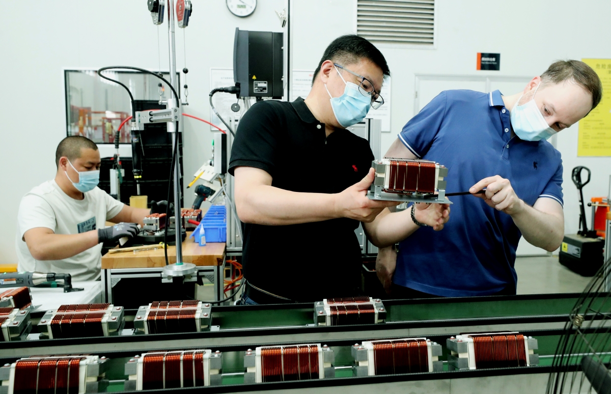 JiangsuNow's tweet photo. "We build what we lack."
Zhou Wei, a delegate to the 20th CPC National Congress and secratary of the CPC #Kunshan Municipal Committee, said in an interview.
He said the biggest strength of Kunshan to attract foreign capital comes from the advantages in #industrialchains. https://t.co/5ZA0n1t62P