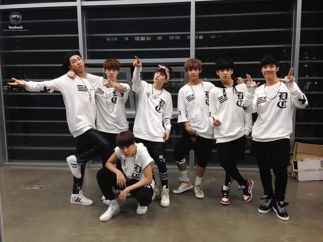 wanderjei's tweet photo. i will always be with you @BTS_twt, from 2014 to forever.

아포방포 💜
#ForeverWithBTS https://t.co/3n9fYVh8EO