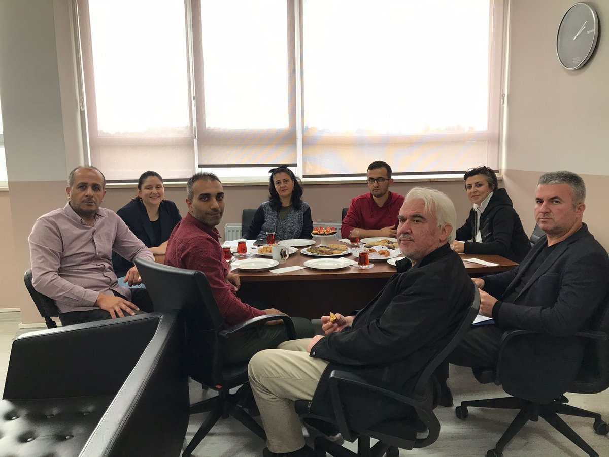 brvrmsprojesi's tweet photo. Din Öğretimi Genel Müdürlüğü tarafından kabul edilen projemiz kapsamında, ilk toplantımızı paydaş okullarımız Doğu Yaka I.H.O Ortaokulu ve Ali Fuat Başgil I.H.O okulu proje yürütücü ve koordinatörleriyle gerçekleştirdik.@dogm_arge @meb_dinogretimi @yesilirmakaihl #erdemprojesi https://t.co/pt5BY8M0Dl