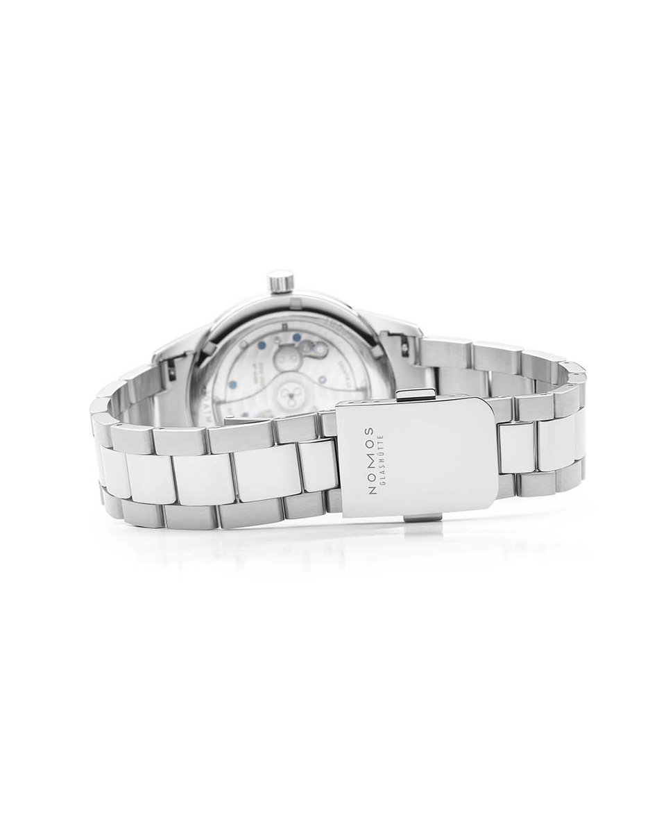 nomosglashuette's tweet photo. Robust yet attractive: The comfortable stainless steel case and link #bracelet (with a polished and satinated finish) fuse seamlessly with each other. A #deployantclasp rounds out the new #NOMOS #ClubSport #neomatik. Available on https://t.co/Totq5EvKfp https://t.co/LP08eLfjYq