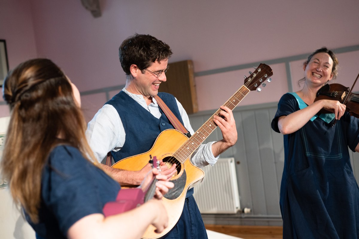 PlatformGlasgow's tweet photo. A joyful mix of songs and storytelling &amp;  full of humour, heart and hope! Looking for some fun children's / young people's theatre for those over age 6yrs? Come and see Rocket Post! from Constellation Points at Platform this Mon 24 &amp; Tues 25 Oct! https://t.co/wmaWdOkiCO https://t.co/kZMdZmBa07