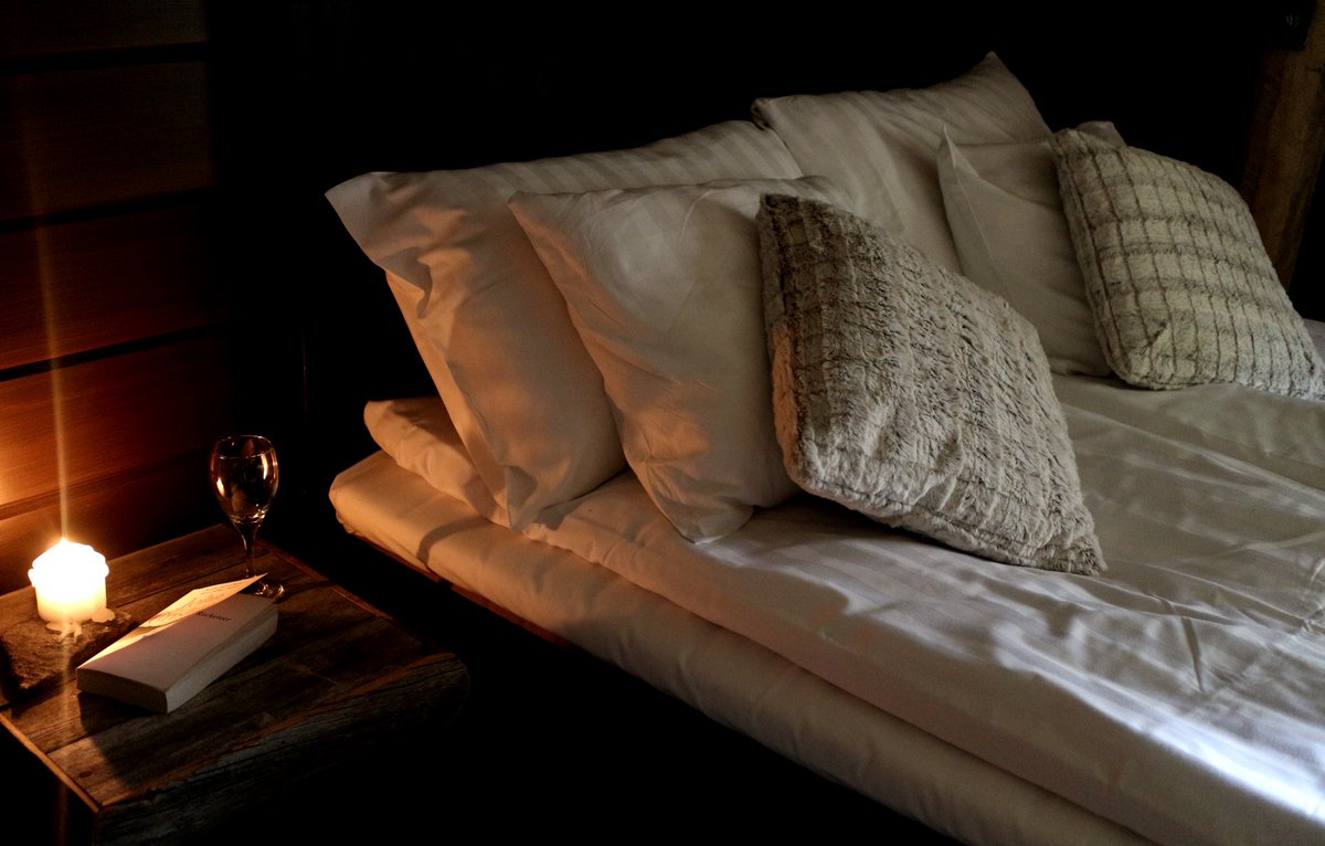 ArcticDirect's tweet photo. Double tap if you made it out of bed today! 🙋
When you stay in cozy bed like this, there is no reason why you need to rush on a Monday.
#monday #morning #arctic #arcticdirect #goodmorning https://t.co/RFIZuTaFKN
