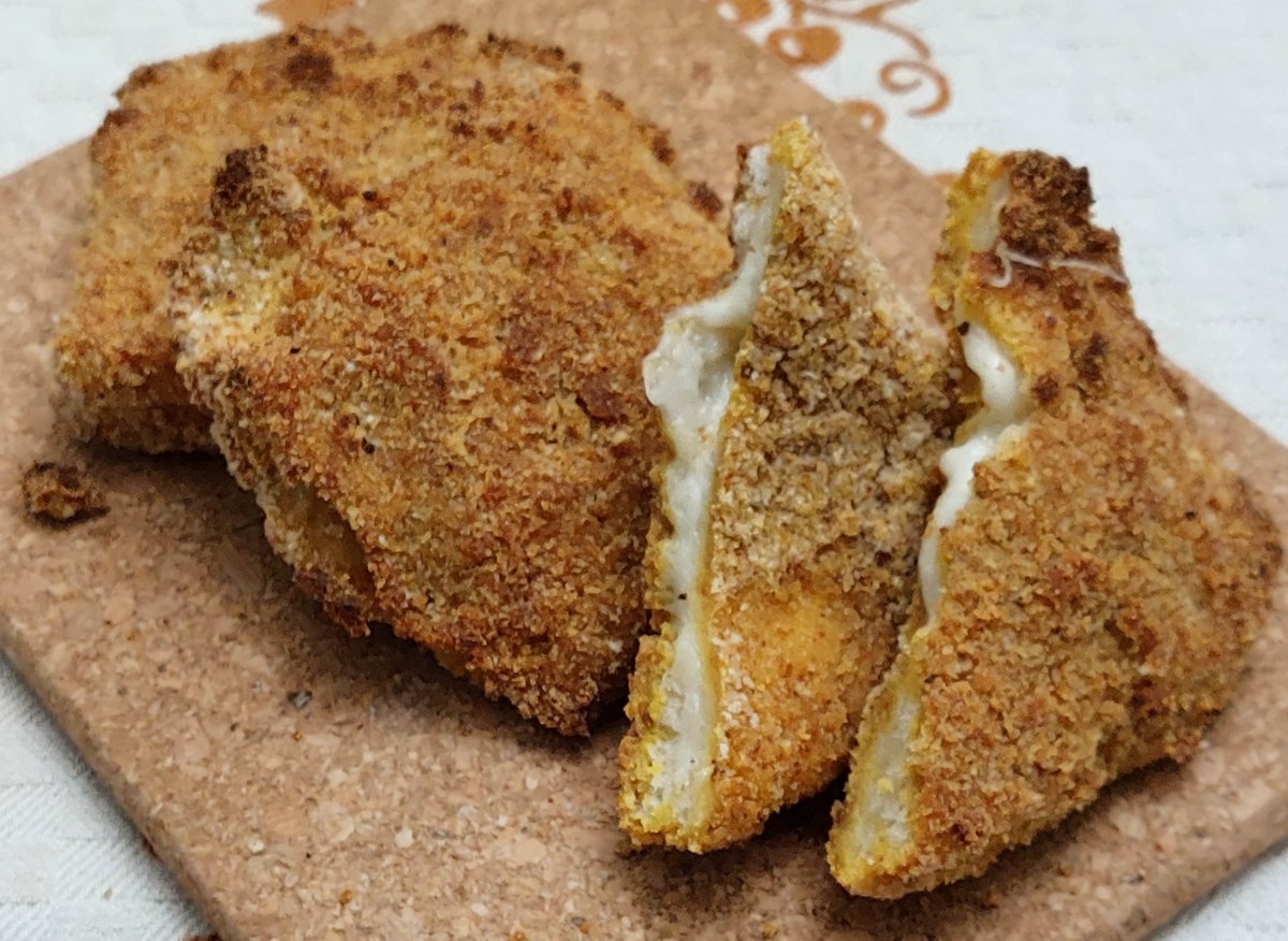Turismoromaweb's tweet photo. #MozzarellainCarrozza alla #romana: #pane fritto ripieno di #fiordilatte e #acciughe!

#MozzarellainCarrozza alla #Romana: fried bread filled with fiordilatte and anchovies!

📸 Turismo Roma
#VisitRome https://t.co/cON8dIiTBo
