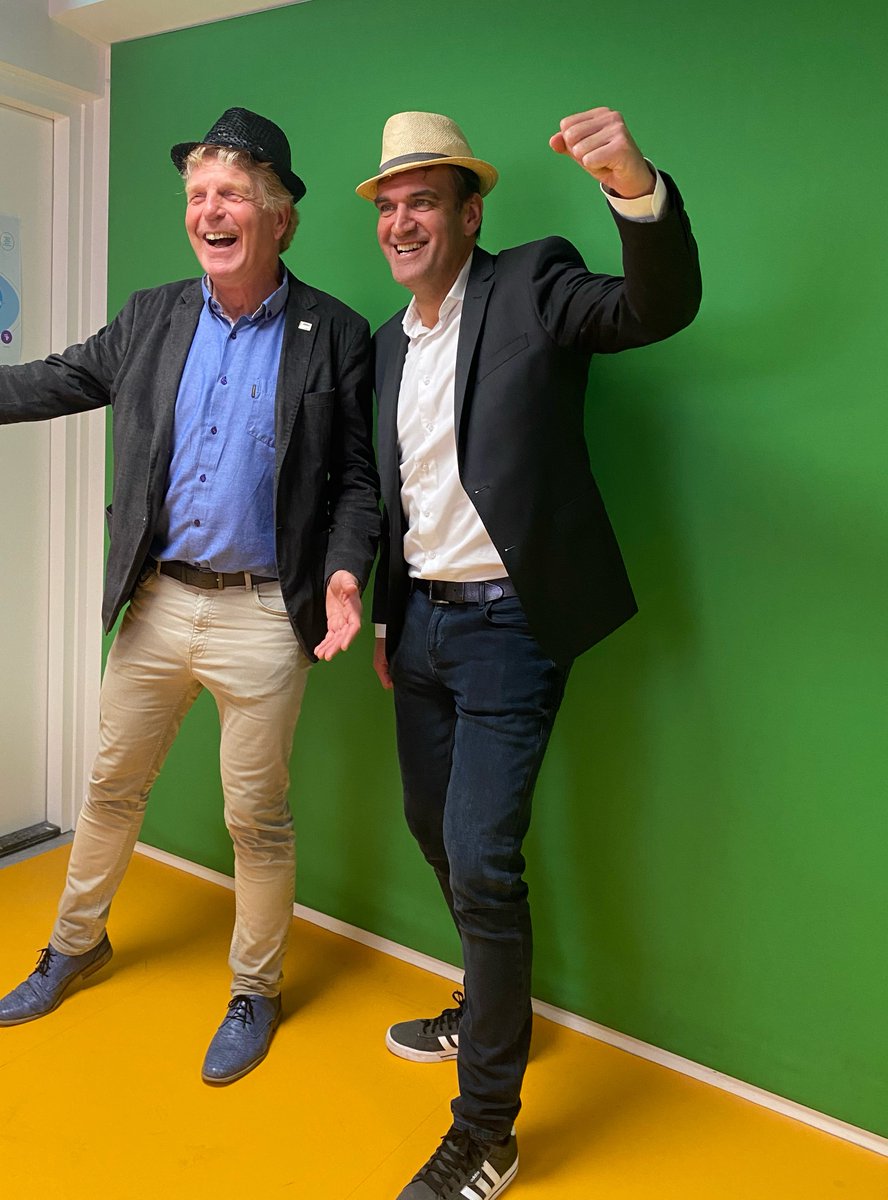 Utrecht Marketing (@utrmarketing) on Twitter photo Afgelopen vrijdag tekenden @JohanSpronk, van <a href="/ROC_MN/">ROC Midden Nederland</a> en @CorJansen, van <a href="/UtrMarketing/">Utrecht Marketing</a> vanuit het vrolijke ROC Vitaliteitslab een samenwerkingsovereenkomst met afspraken over het gezamenlijk bijdragen aan het versterken van de positionering van het mbo-onderwijs in Utrecht. Afgelopen vrijdag tekenden @JohanSpronk, van <a href="/ROC_MN/">ROC Midden Nederland</a> en @CorJansen, van <a href="/UtrMarketing/">Utrecht Marketing</a> vanuit het vrolijke ROC Vitaliteitslab een samenwerkingsovereenkomst met afspraken over het gezamenlijk bijdragen aan het versterken van de positionering van het mbo-onderwijs in Utrecht.