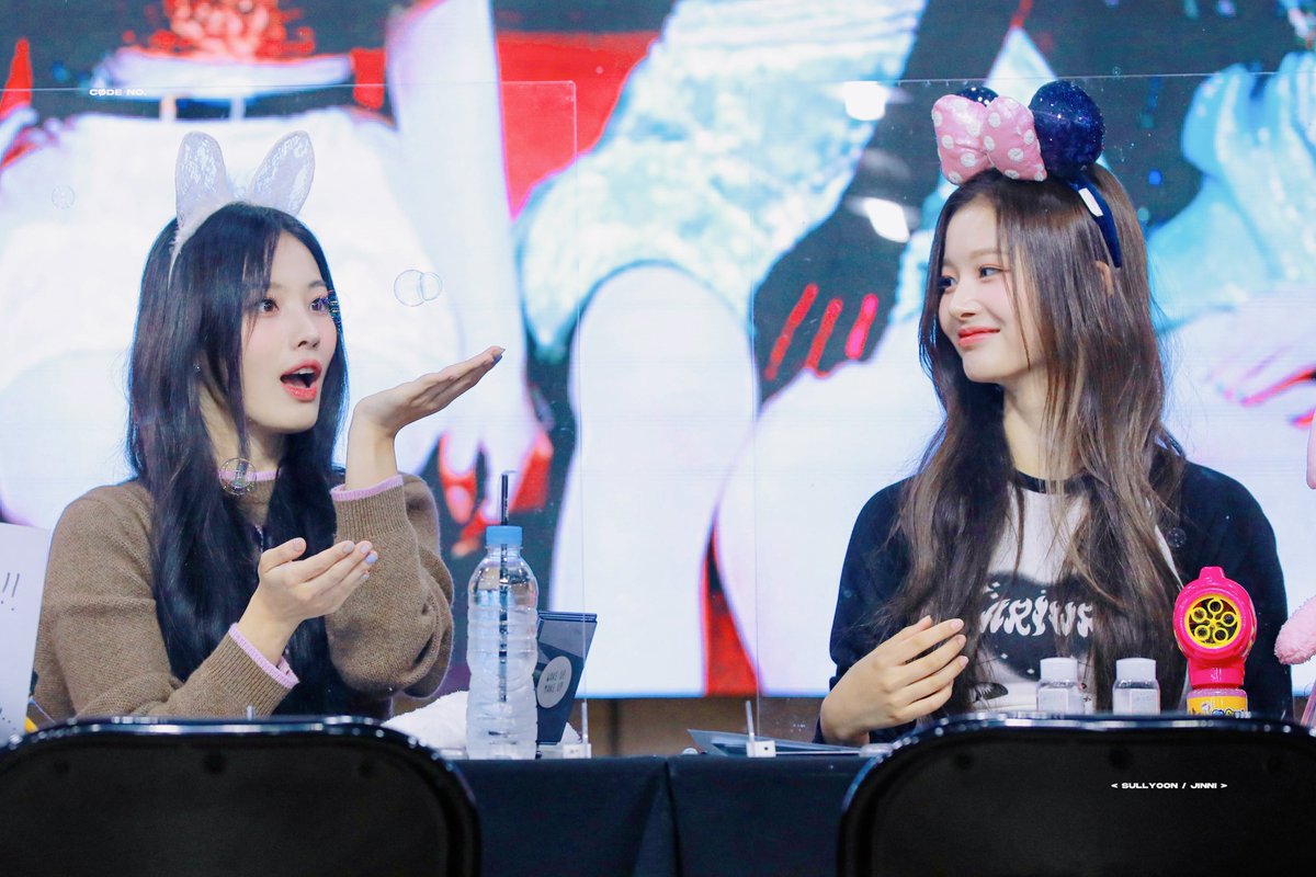 126_416's tweet photo. 221016 

#엔믹스 #NMIXX
#설윤 #SULLYOON #지니 #JINNI https://t.co/nau22jTsIc