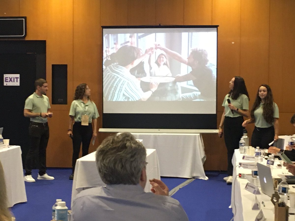 esFIAB's tweet photo. Mientras, en #SIALPARIS2022, el quipo #VEGGUISS @UVa_es ha realizado su presentación en la competición #EcotropheliaEurope2022 @Ecotrophelia
#innovacion y #emprendimiento en alimentación 
¡Enhorabuena! https://t.co/hGXZU44GXp