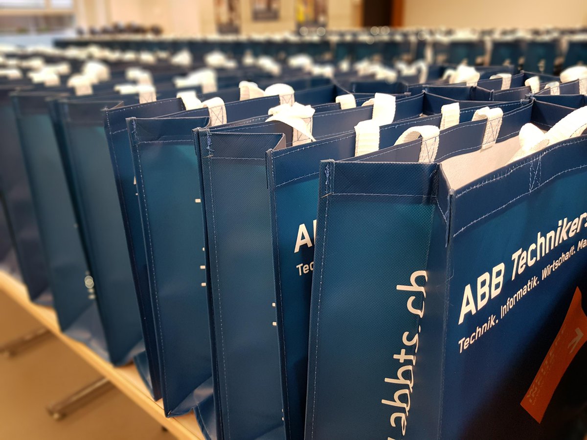 ABBTSBADEN's tweet photo. Wir sind parat für den Studienbeginn! Diese Woche dürfen wir zahlreiche Neustudierende bei uns begrüssen – herzlich willkommen! Wir freuen uns und wünschen allen viel Freude, Wissensdurst und Elan!

#ABBTS #abbtechnikerschule #HöhereFachschule #weiterbildung #studium https://t.co/H4pj563JjM