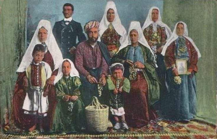 A Palestinian family of Bethlehem Palestine in 1890s 🇵🇸