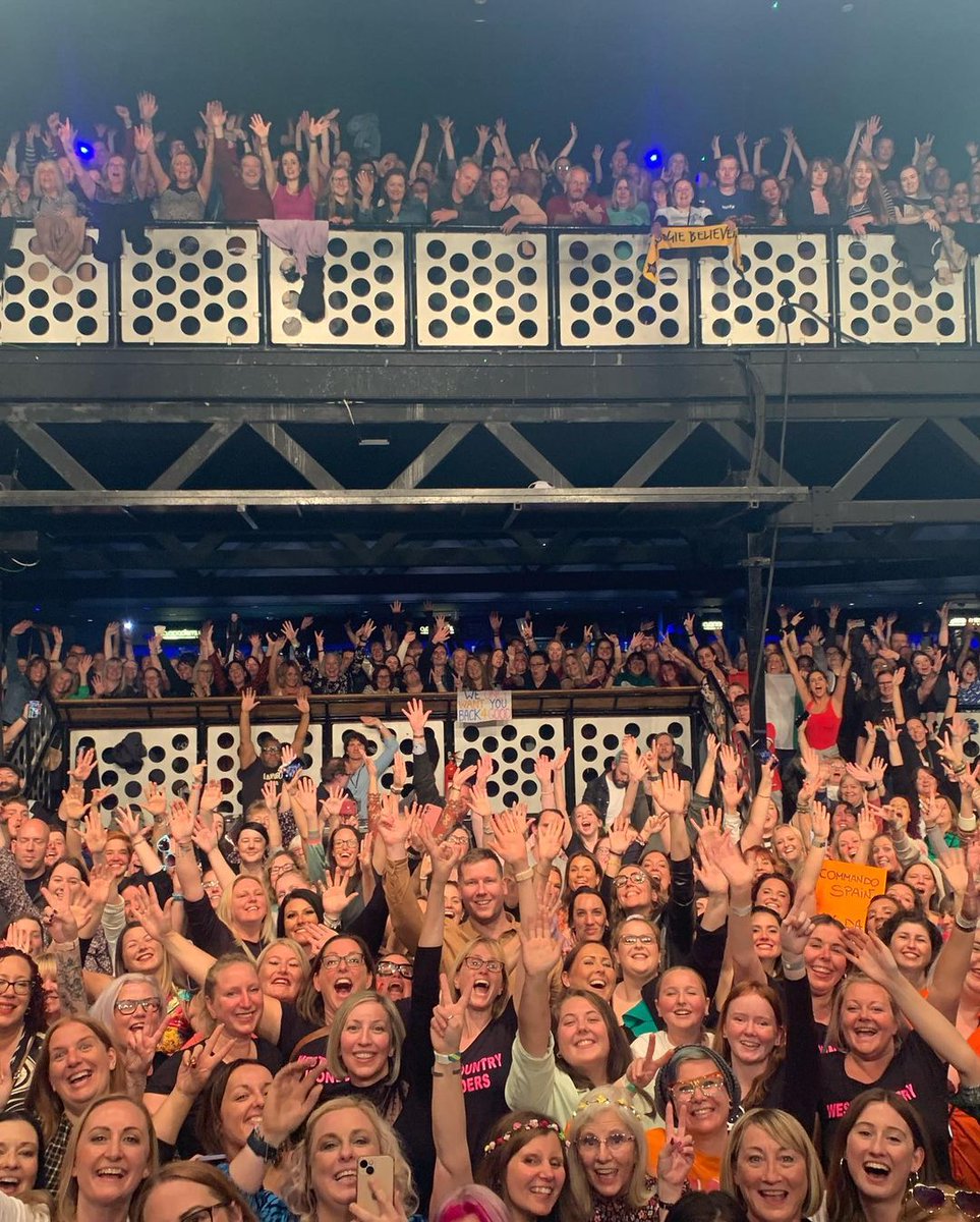 OfficialMarkO's tweet photo. Bristol… wowzers….so great to see you all….. thank you for making opening night so special!!!! Appreciate you all so much for coming and spending a night in #landofdreams with me 💙☮️🕺🏾📡🌈🎵you rocked it!!!! 📸 me and angie_munich
https://t.co/BJaFPlPmI9 https://t.co/KtSA3sL888