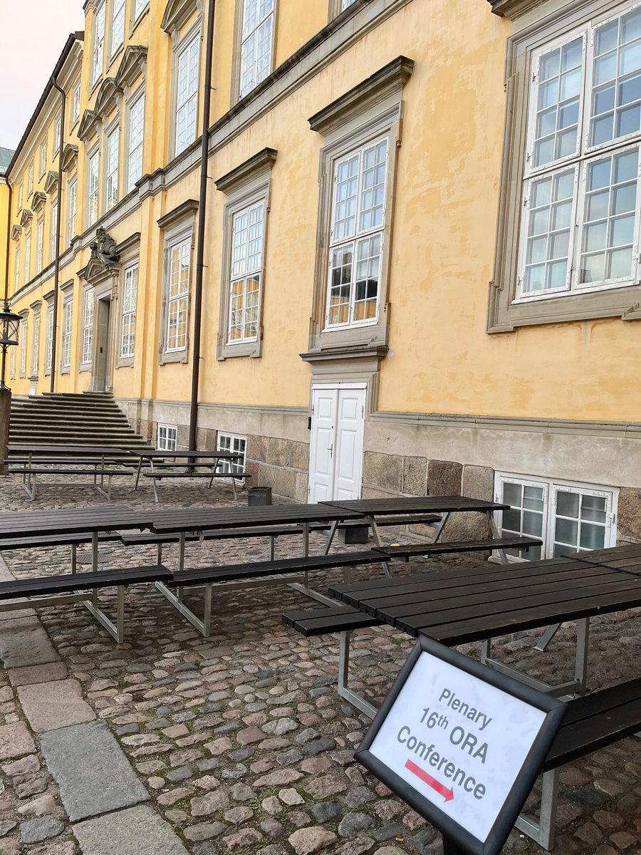 ThomasGalasz's tweet photo. NATO konference på Hærens Officersskole på Frederiksberg Slot. Konferencen samler forskere i NATO, der diskuterer forskning og deler erfaring. I løbet af dagen i dac vil kadetter fra USA's Westpoint deltage i et war game forskningsprojekt.  #Westandtogether #forsvaret #NATO https://t.co/rteYcH3jFV