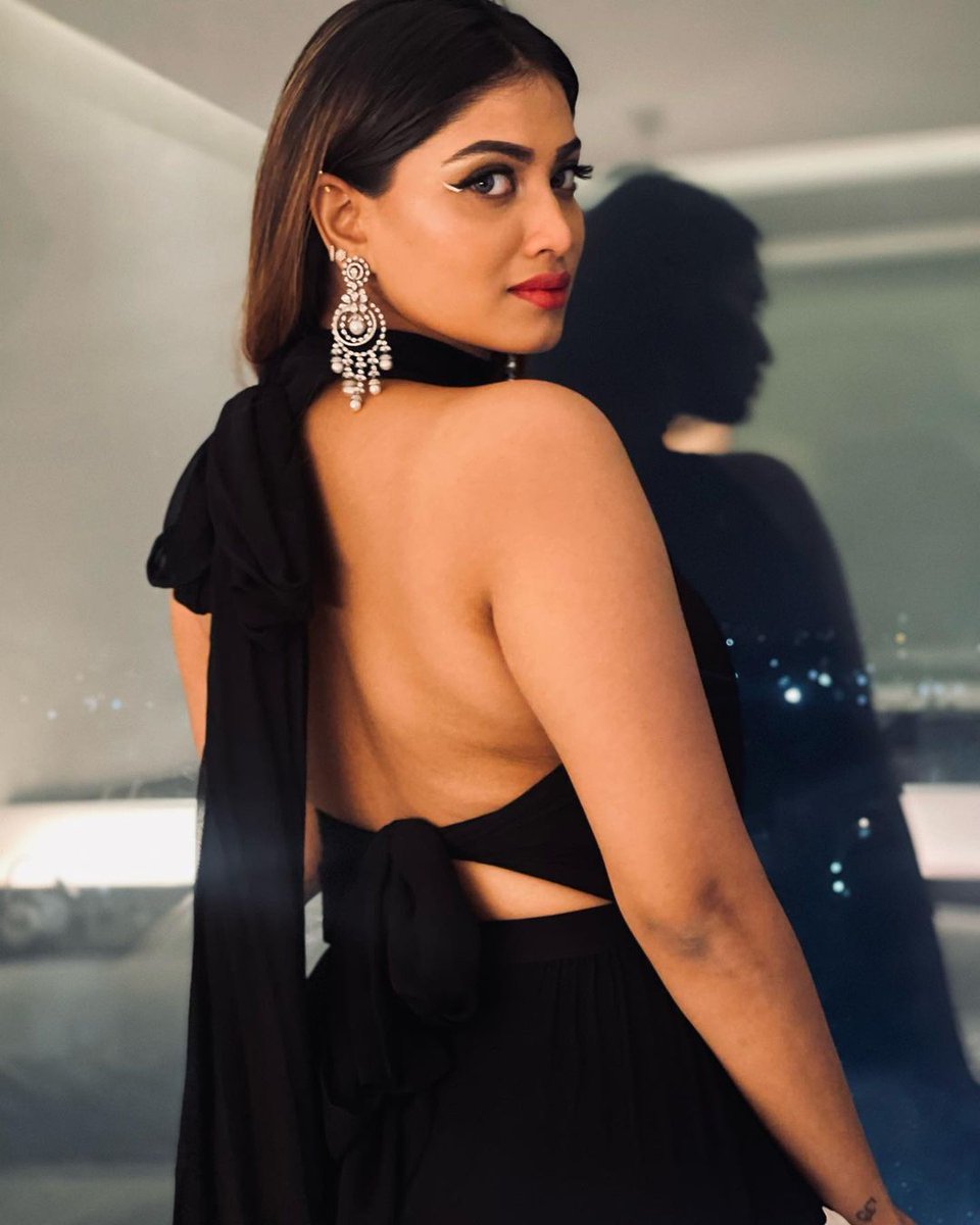 Shivani Narayanan Parody tweet media