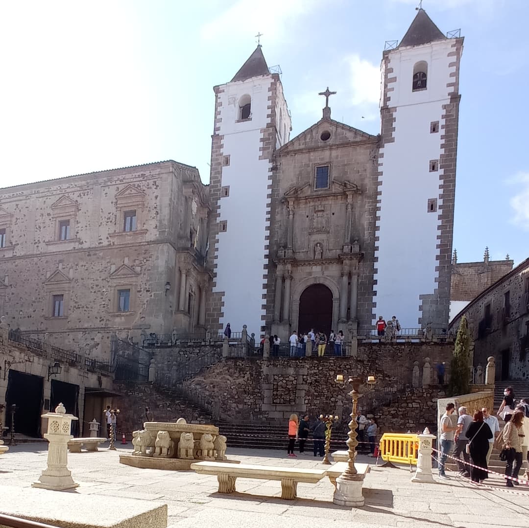 tours_activa's tweet photo. Esta noche se desvela, ¡justo un año después de grabar en #Caceres!, esa misteriosa fuente en la plaza de San Jorge; la Cuesta de Aldana y nuestra famosa Casa del Mono; la calle de la Monja...
Lo tenemos todo y mucho más y te lo contamos en las visitas guiadas. 
¡APÚNTATE! https://t.co/cZRAgkxOwd