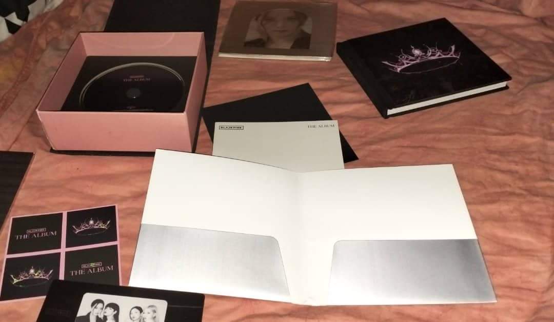 chaesays__'s tweet photo. wts/lfb blackpink unsealed album + 2 sets of postcards https://t.co/10cf3Y85Qq