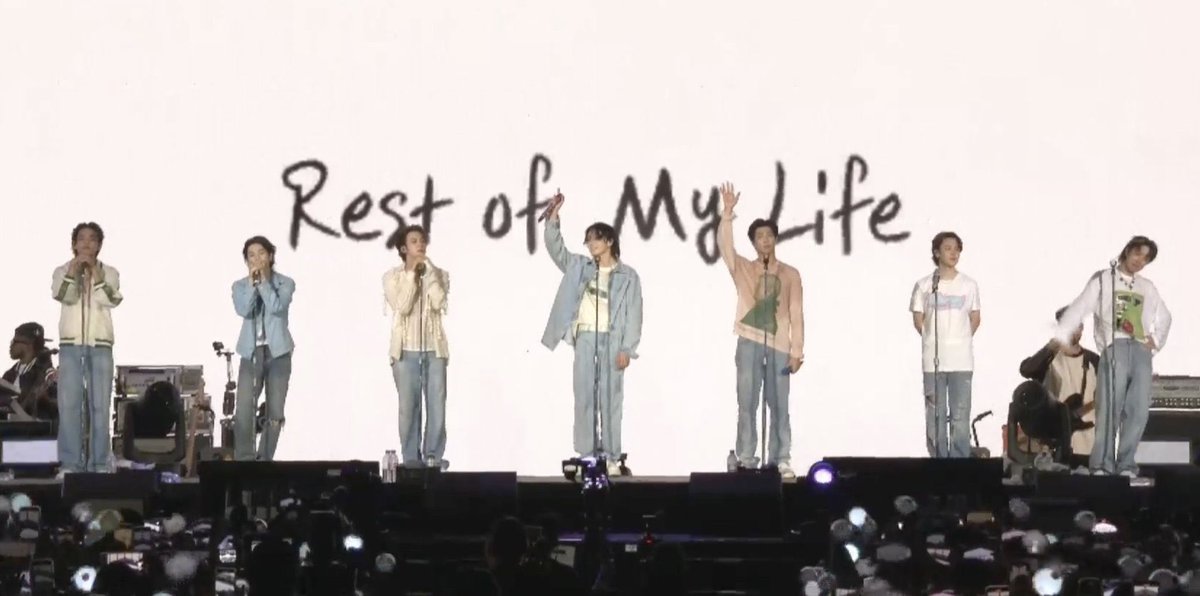 thv_bts06's tweet photo. Los esperare todo el tiempo que se necesario.
No estuve desde el inicio, pero si esta el final 💜
My family, my safe place  🏡

#ForeverWithBTS https://t.co/Ja6hhTt58r