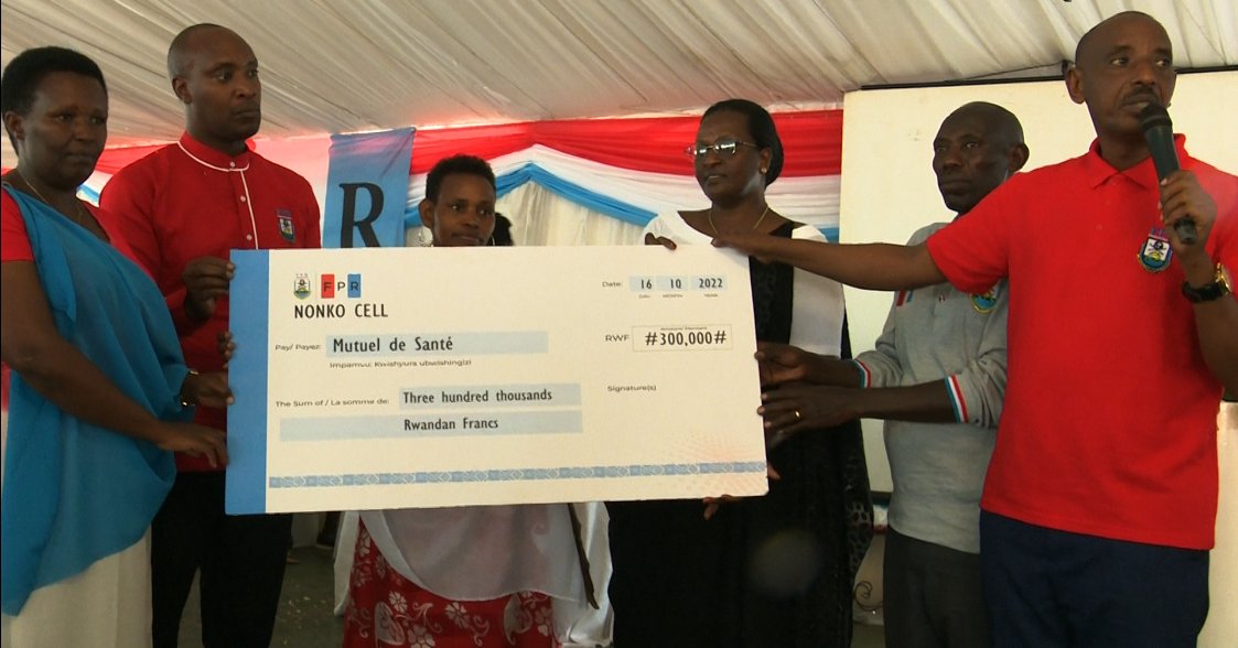 EmmyHakiziman5's tweet photo. muri @KicukiroDistr mu murenge wa @NyarugungaO Akagali ka #Nonko mu nteko rusange y'umuryango @rpfinkotanyi hakiriwe indahiro z'abanyamuryango bashya basa 17,ndetse hanishuriwe ubwisungane mu kwivuza bwa 2022-2023,abaturage batishoboye basaga 100. https://t.co/cVAzeLhH0F