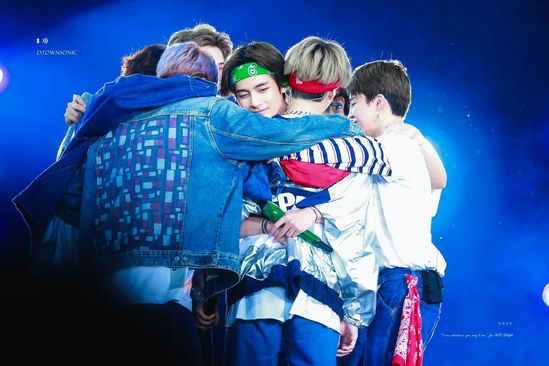 sayrathv's tweet photo. I'll be with you for the rest of my life💜aku tunggu kalian di 2025, semoga uangku cukup buat nyamperin kalian

ARMY janji ya kita sama" nunggu bangtan bareng lagi di 2025😭

#ForeverWithBTS
ARMY FOREVER BTS FOREVER 
WE WILL WAIT FOR YOU
WE NEVER LEAVE BTS
LET'S FANDOM HUG🫂💜 https://t.co/ieFZf18Dz0