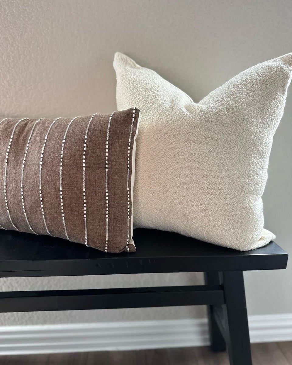domvitus's tweet photo. Autumn evenings 🧡🤎💛
Have a beautiful day 🍂🍁

#smallbedroom
#cozybedrooms
#cozybedroomdecor
#neutralbedroom
#neutralbedroomdecor
#hyggebedroom
#currentview #ltkhome #domvitus #modernfarmhouse #instahome #pillowcovers #boucle #custompillowcovers #neutralhomedecor https://t.co/bzV3rc6Mhf