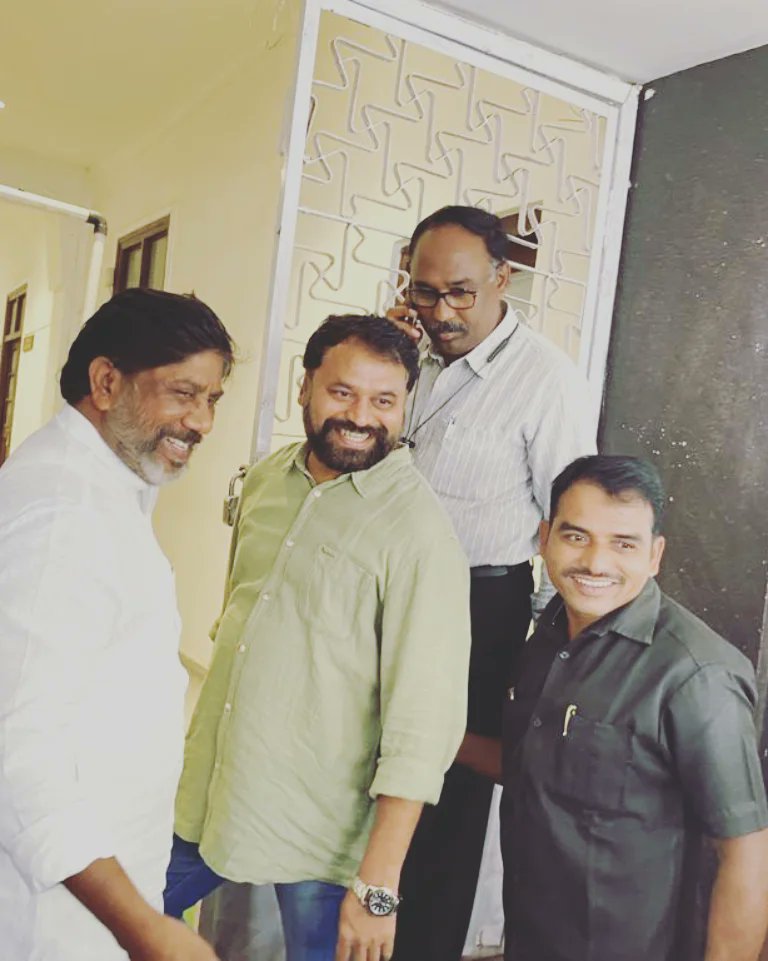 ADayakarINC's tweet photo. అఖిల భారత కాంగ్రెస్ కమిటీ (AICC) అధ్యక్ష పదవి ఎన్నికల్లో భాగంగా ఈరోజు గాంధీభవన్ లో ఓటు హక్కు వినియోగించుకోవడం జరిగింది.

@INCIndia #SoniaGandhi @priyankagandhi @kcvenugopalmp @manickamtagore @digvijaya_28 @Jairam_Ramesh @revanth_anumula @INCTelangana 
#AICC #President #PolingDay https://t.co/zXxEHb4hGj