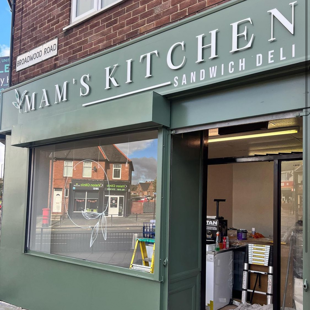 ellissigns's tweet photo. #teamellis are cooking up a storm with this 
signage for Mam's Kitchen 🧑‍🍳🥪

#signage #signagedesign #signmakers #signagemaker #exteriorsignage #externalsignage #storefront #shopfront  #newcastle #newcastleupontyne #ellissigns #creatinganimage https://t.co/EZsppIpht8