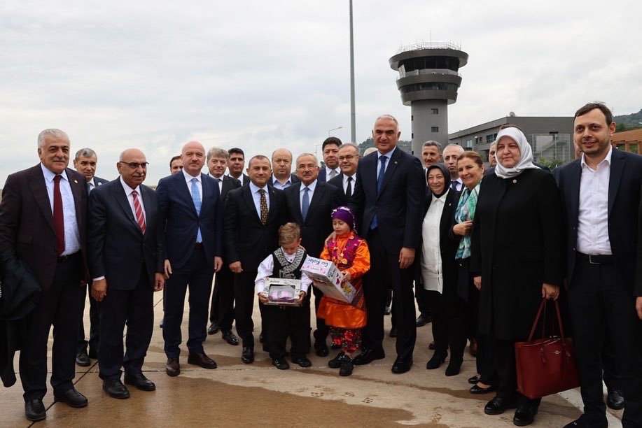 Çeşitli programlara katılmak üzere Ordu’muza teşrif eden Kültür ve Turizm Bakanımız @MehmetNuriErsoy’u Ordu-Giresun Havalimanında karşıladık.