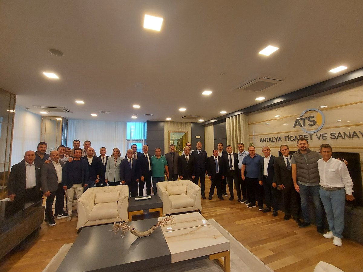 ersinaydin09's tweet photo. Ali Bahar mazbatasını aldıktan sonra ATSO binasına gecti https://t.co/p9t9UOtwaQ