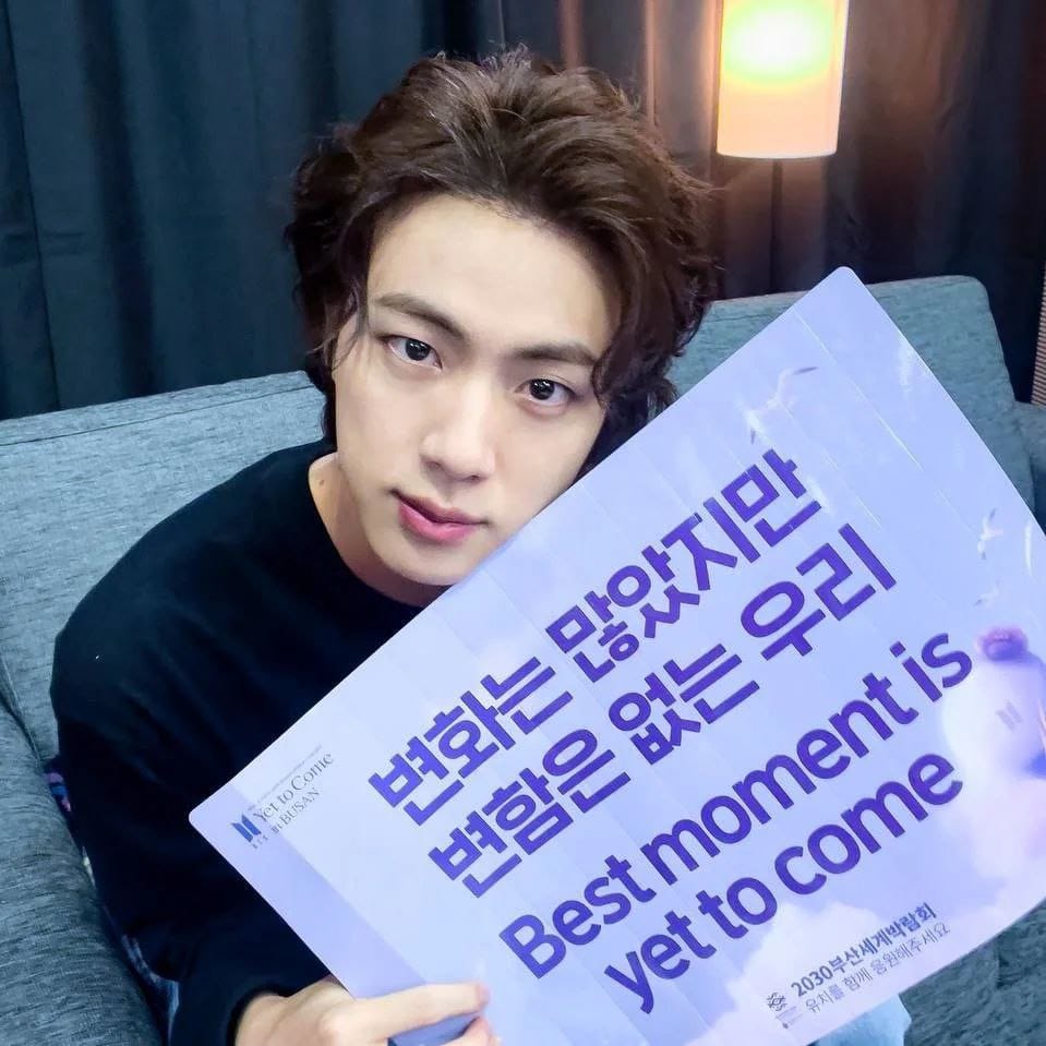 jeoncanelo's tweet photo. Akhirnya terjawab sudah kalau per member bakalan Wamil, dan akan OT7 th 2025. Gpp army bakalan nunggu Bangtan. Aku bkalan mulai sibuk kerja buat ngumpulin uang biar bisa ketemu kalian.
WE WILL WAIT FOR YOU
seokjin
REST OF MY LIFE
#ForeverWithBts https://t.co/2kSWgR7N7d