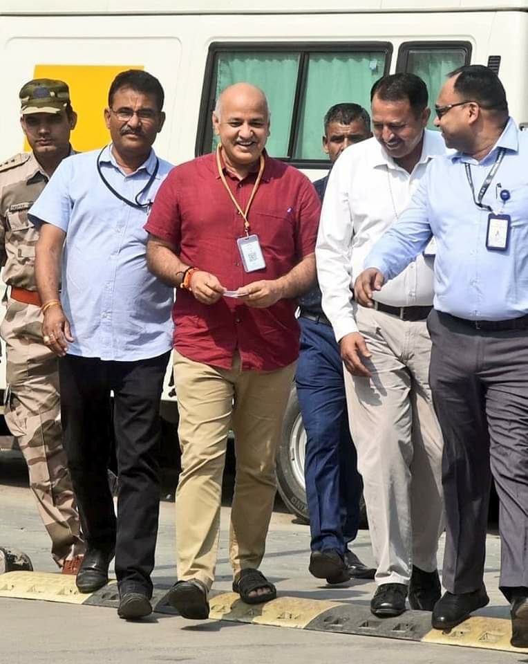Aap4Ateli's tweet photo. रुके न जो, झुके न जो, दबे न जो, मिटे न जो
हम वो इंक़लाब हैं, ज़ुल्म का जवाब हैं
हर शहीद, हर गरीब का हमीं तो ख्वाब हैं

रुके न जो… 🔥🇮🇳

#ModiArrestsManishSisodia https://t.co/jIaDKnSocx