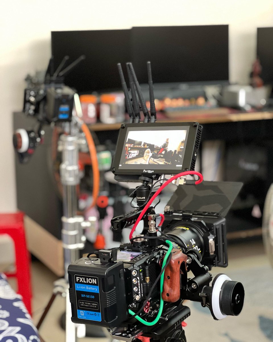 Portkeys_global's tweet photo. RED Komodo 6K set with Portkeys HS7T II
#cinematographer #cinematographers #cinemacamera #cinemalens #cinemalighting #filmlights #filmsetup #filmset #filmsetlife #redcamera #redcinemacamera #redcinema #redkomodo #portkeys https://t.co/h4YxaqIIZy