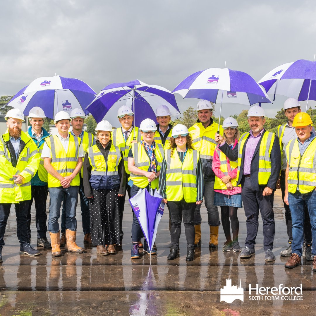 Staff at Hereford Sixth Form College have celebrated its £3.7m new building with a ‘topping off’ ceremony ow.ly/9Uel50L9R6Y

#stateoftheart #Collegefacilities #dancestudio #fitnessstudio #students #Herefordsfc #Herefordshire #toppingoff #Architecture #seedumroof #comingsoon