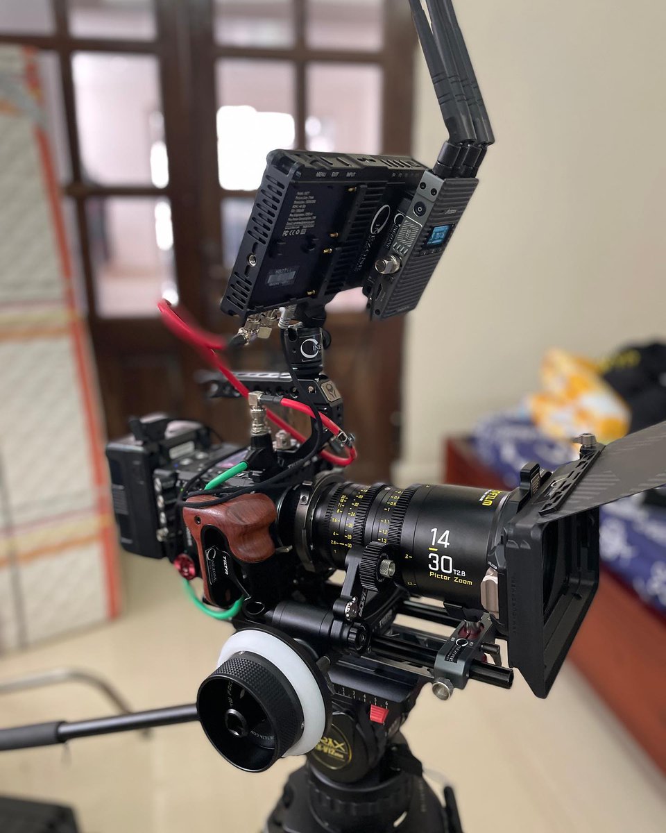 Portkeys_global's tweet photo. RED Komodo 6K set with Portkeys HS7T II
#cinematographer #cinematographers #cinemacamera #cinemalens #cinemalighting #filmlights #filmsetup #filmset #filmsetlife #redcamera #redcinemacamera #redcinema #redkomodo #portkeys https://t.co/h4YxaqIIZy