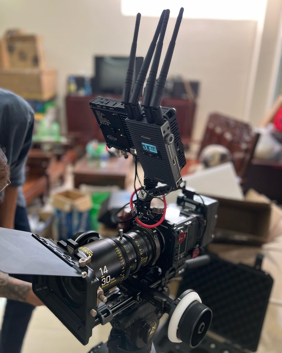 Portkeys_global's tweet photo. RED Komodo 6K set with Portkeys HS7T II
#cinematographer #cinematographers #cinemacamera #cinemalens #cinemalighting #filmlights #filmsetup #filmset #filmsetlife #redcamera #redcinemacamera #redcinema #redkomodo #portkeys https://t.co/h4YxaqIIZy