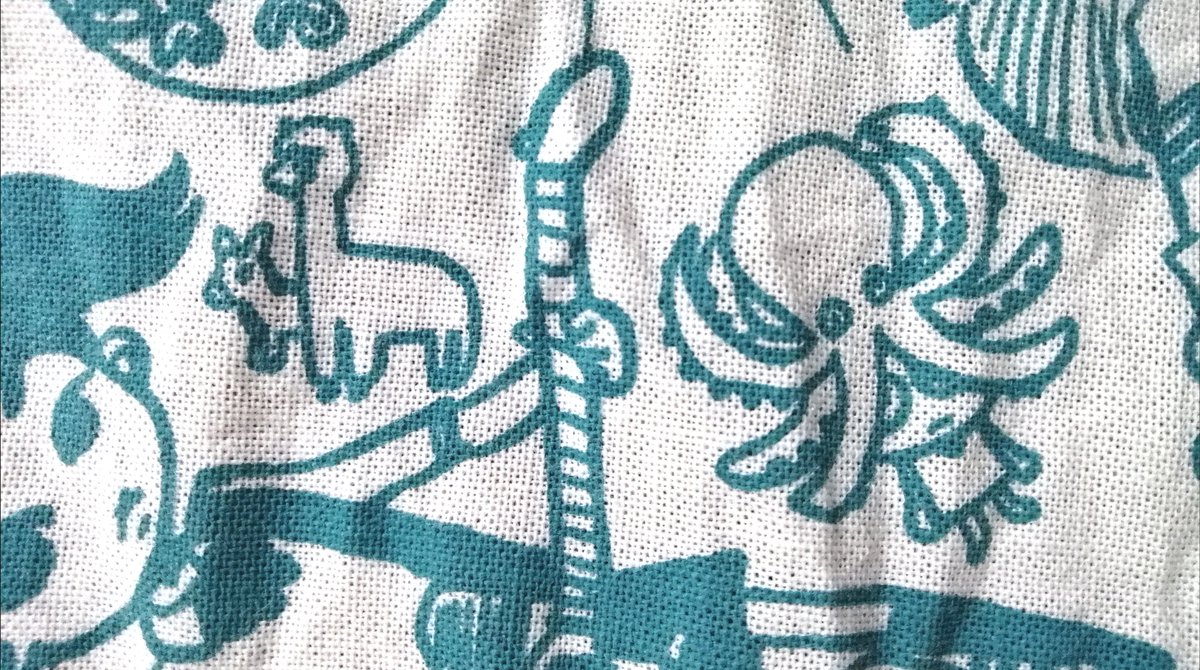 青木俊直さんのてぬぐい。使う気満々で洗濯をしたんですがあちこちかわいいです… 