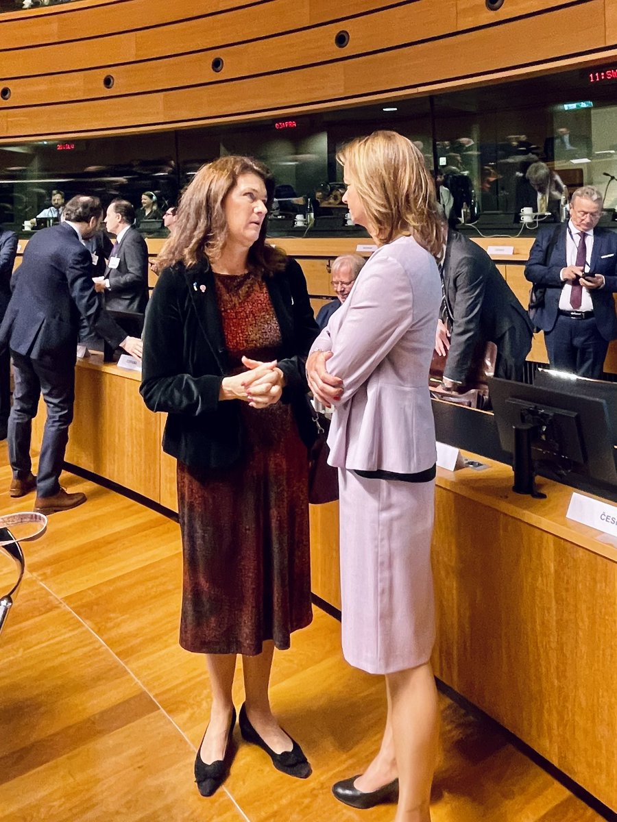 S kolegi 🇪🇺ministri za zunanje zadeve v Luksemburgu začenjamo #FAC. Ključna bo naša enotnost v razpravah o ruski agresiji na Ukrajino in odnosih EU-Kitajska.